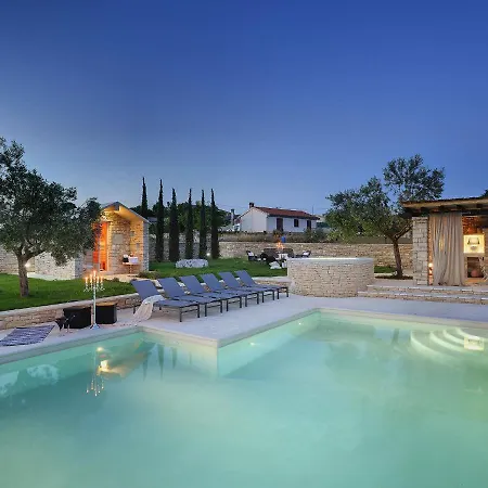 Charming With Heated Pool Near Rovinj Vila *