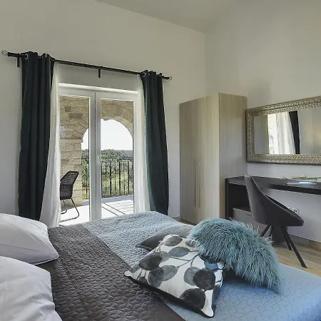 Charming With Heated Pool Near Rovinj