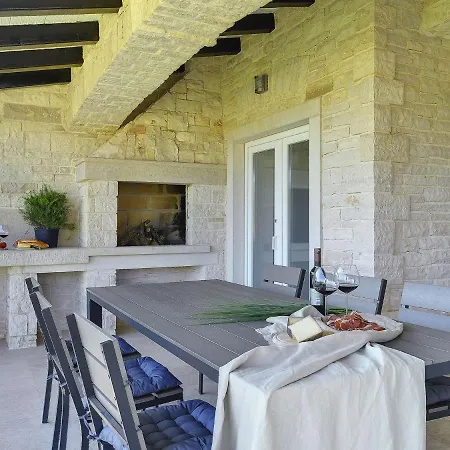 Vila Charming With Heated Pool Near Rovinj Rovinjsko Selo
