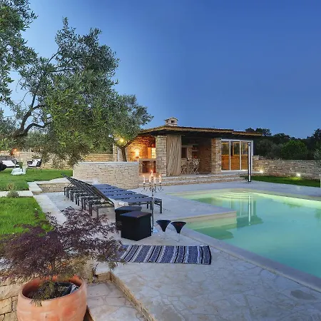 Charming With Heated Pool Near Rovinj * Rovinjsko Selo