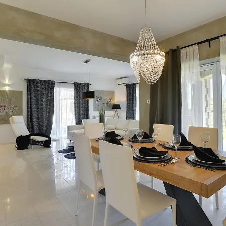 Charming With Heated Pool Near Rovinj Rovinjsko Selo