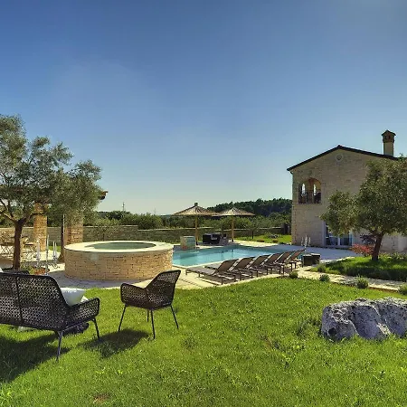 Vila Charming With Heated Pool Near Rovinj Rovinjsko Selo