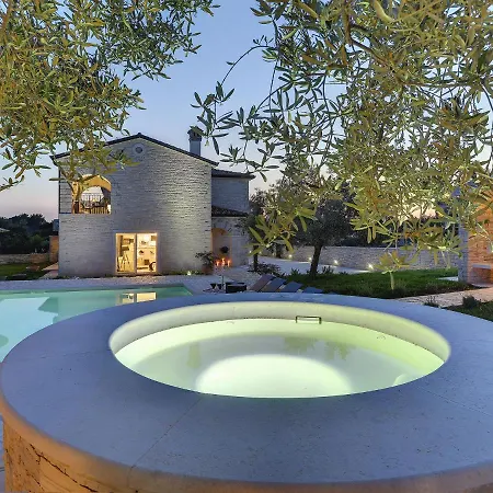 In Rovinj With Pool And Sauna *
