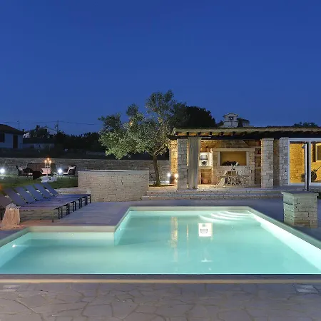 In Rovinj With Pool And Sauna * روفينجسكو سيلو