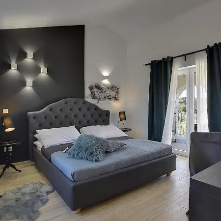 Charming With Heated Pool Near Rovinj Vila