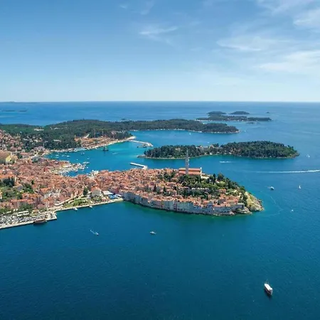 In Rovinj With Pool And Sauna *